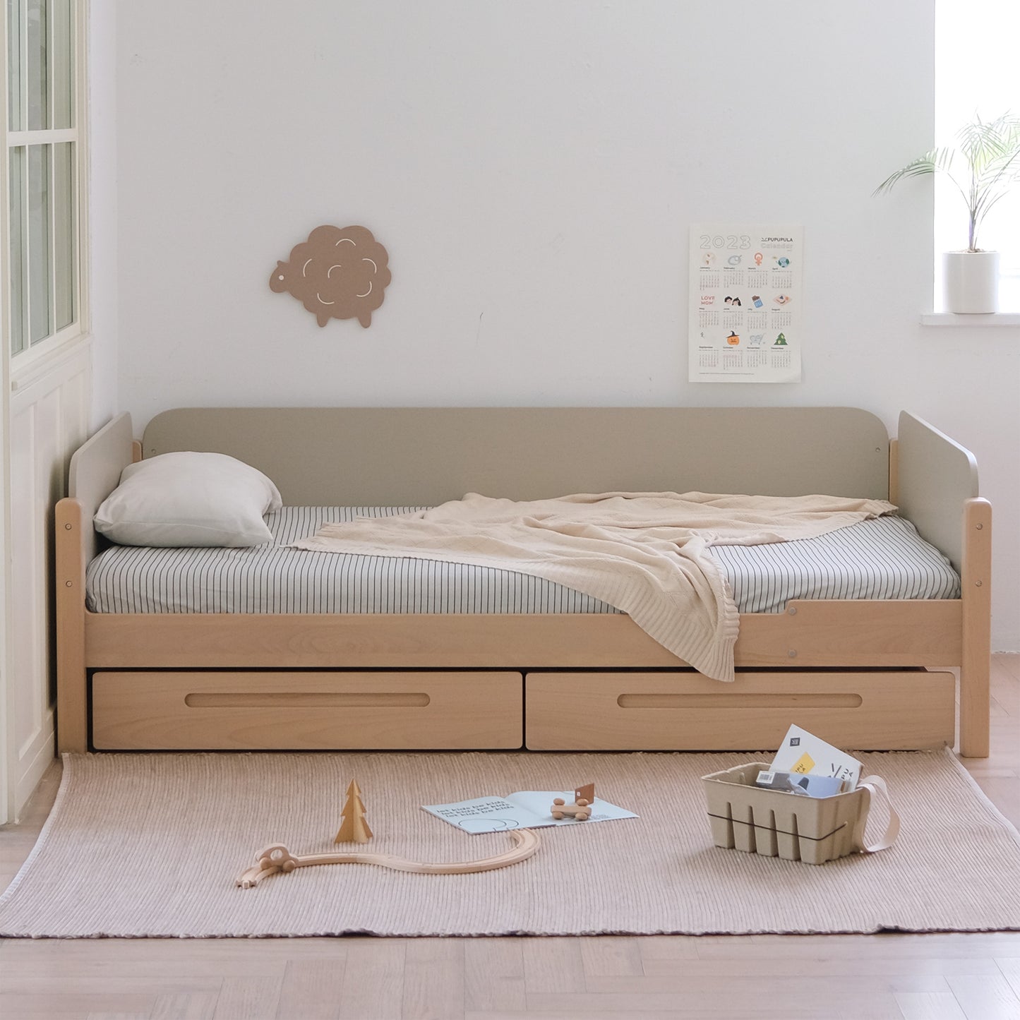 Steady Children's Bed with 4-sided Bedrails